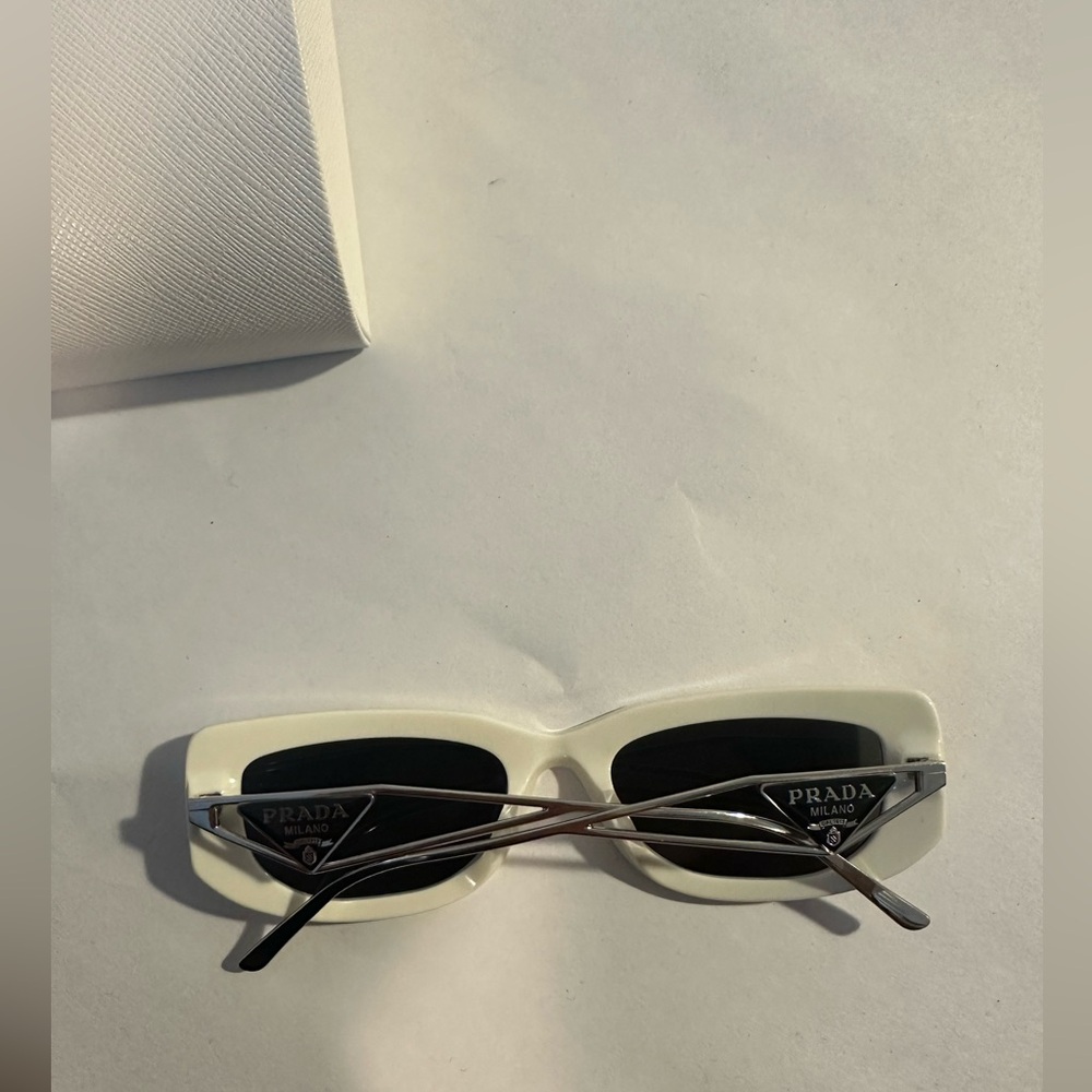 PRADA EYEWEAR 
PR 14YS